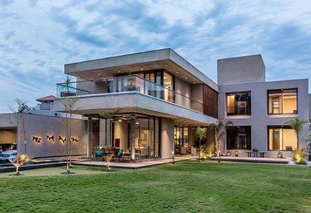 Bengaluru Luxury Housing Slows Amid Tech Layoffs